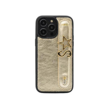 Görseli Galeri görüntüleyiciye yükleyin, UMBI GLAM. Kişiselleştirilebilir Deri iPhone Kılıfı - Dore/Gold

