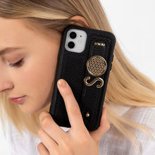 Görseli Galeri görüntüleyiciye yükleyin, YOUZ. Kişiselleştirilebilir Deri iPhone Kılıfı - Black/Gold

